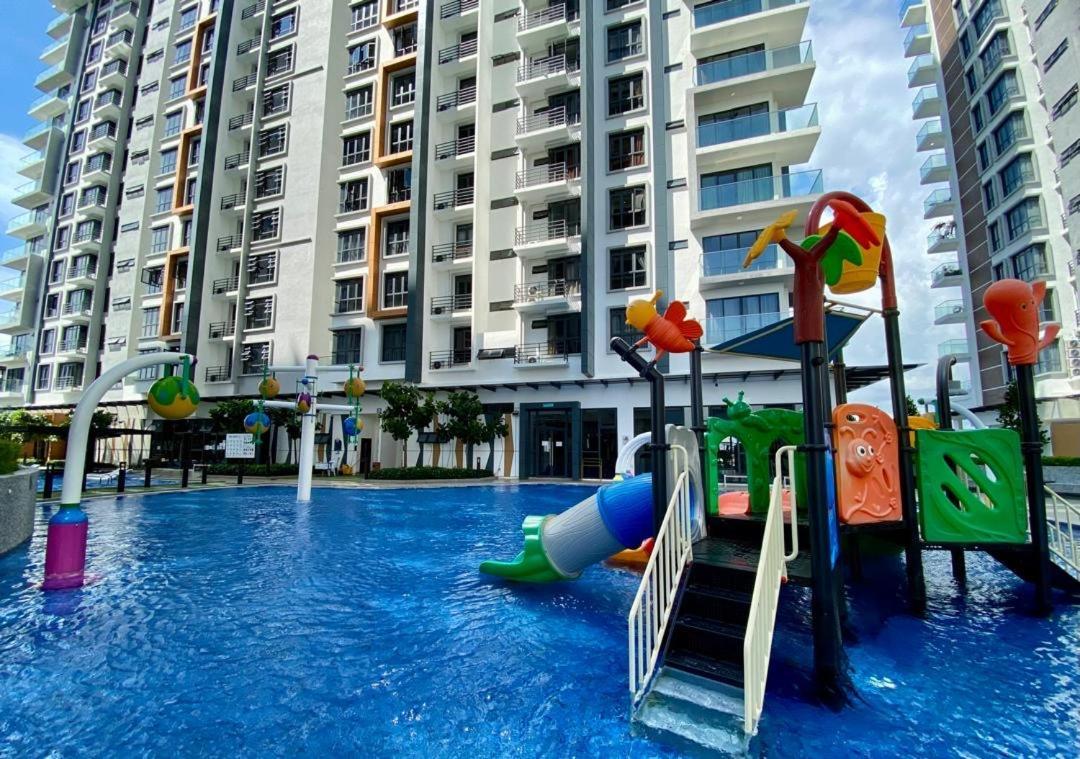 K Avenue B17 *